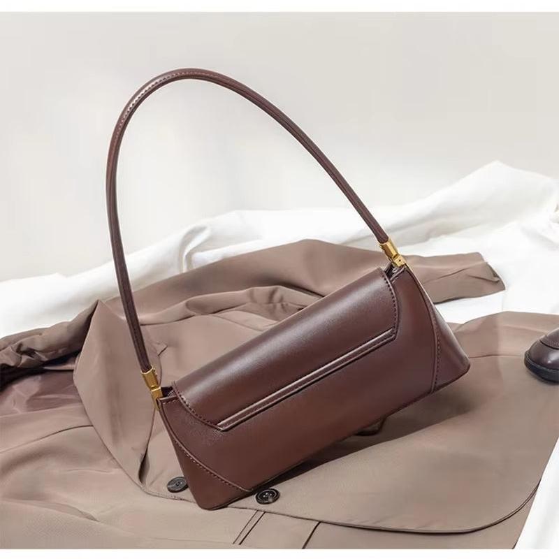 Scarlett | Vintage-Inspired Faux Leather Messenger Handbag