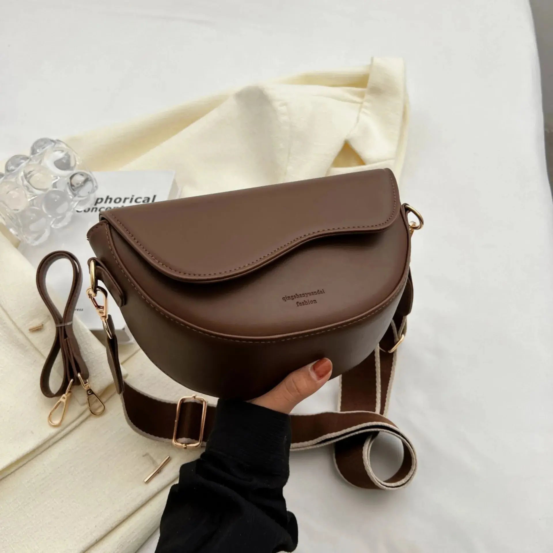 Chloe | Women's Vintage Leather Crossbody Saddle Handbag